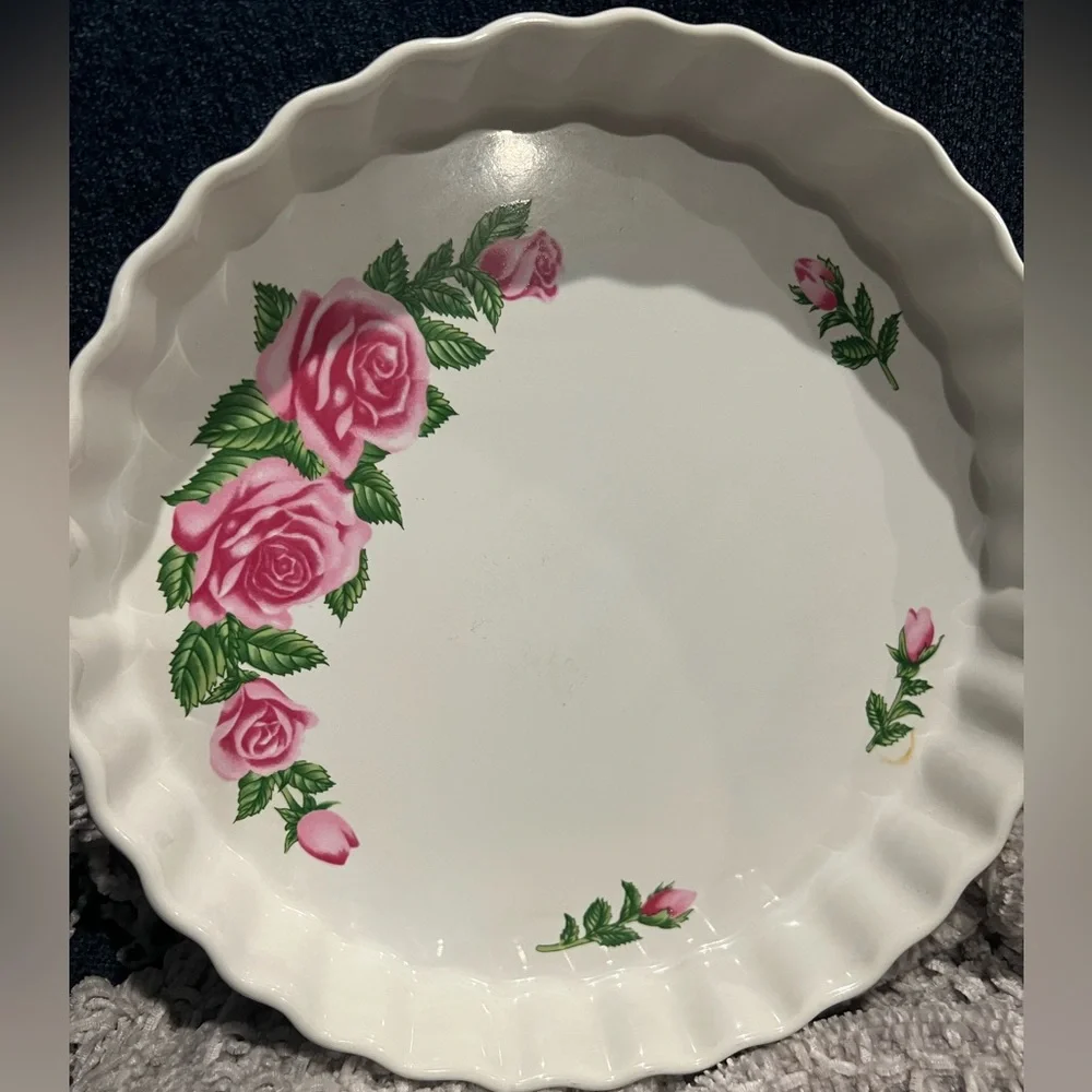 Vintage Christineholm Scalloped Pink Roses‎ Quiche Dish , Tart Pan, Pie Dish